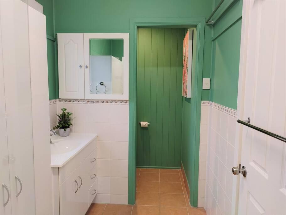 Cute Cottage - 2 Bedrooms - City & Strand Beach Location Townsville Eksteriør bilde